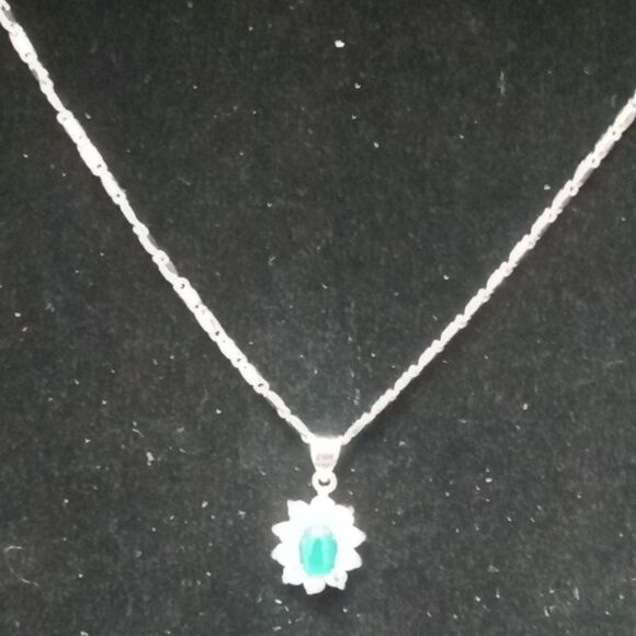 Beautiful necklace - Picture 2 of 4